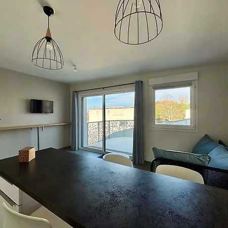 Cosy Cote Cour, Acces Plage, Piscine, Balcon, Parking, Animaux Admis, - Fr-1-194-228 Apartament