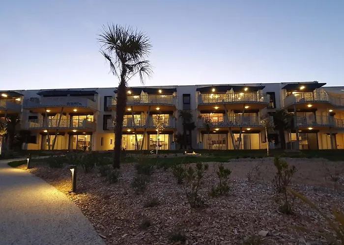 Cosy Cote Cour, Acces Plage, Piscine, Balcon, Parking, Animaux Admis, - Fr-1-194-228 *