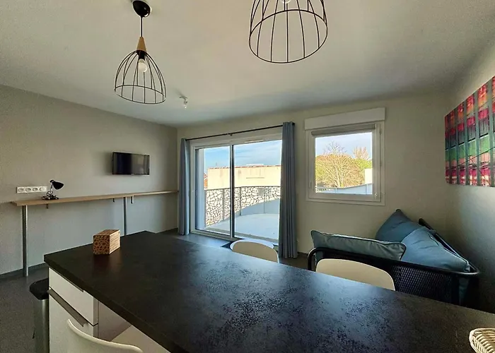 Cosy Cote Cour, Acces Plage, Piscine, Balcon, Parking, Animaux Admis, - Fr-1-194-228 Apartament