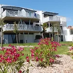 Cosy Cote Cour, Acces Plage, Piscine, Balcon, Parking, Animaux Admis, - Fr-1-194-228