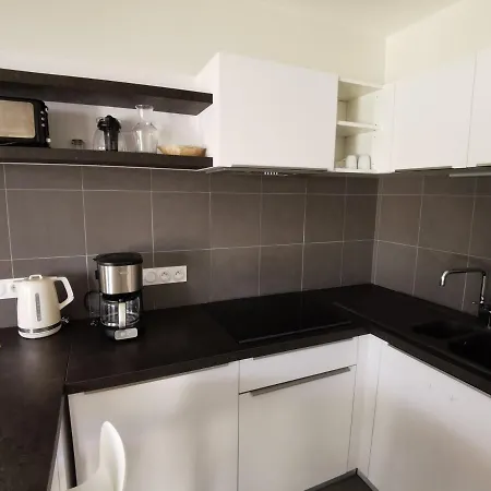 Cosy Cote Cour, Acces Plage, Piscine, Balcon, Parking, Animaux Admis, - Fr-1-194-228 *