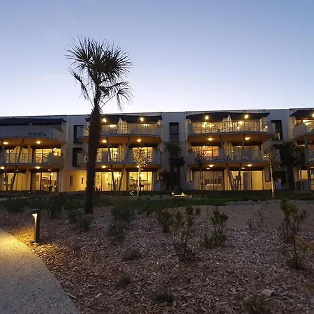 Cosy Cote Cour, Acces Plage, Piscine, Balcon, Parking, Animaux Admis, - Fr-1-194-228 *