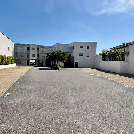 Cosy Cote Cour, Acces Plage, Piscine, Balcon, Parking, Animaux Admis, - Fr-1-194-228 *