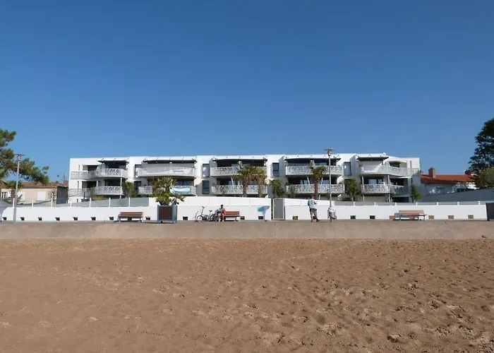 Cosy Cote Cour, Acces Plage, Piscine, Balcon, Parking, Animaux Admis, - Fr-1-194-228