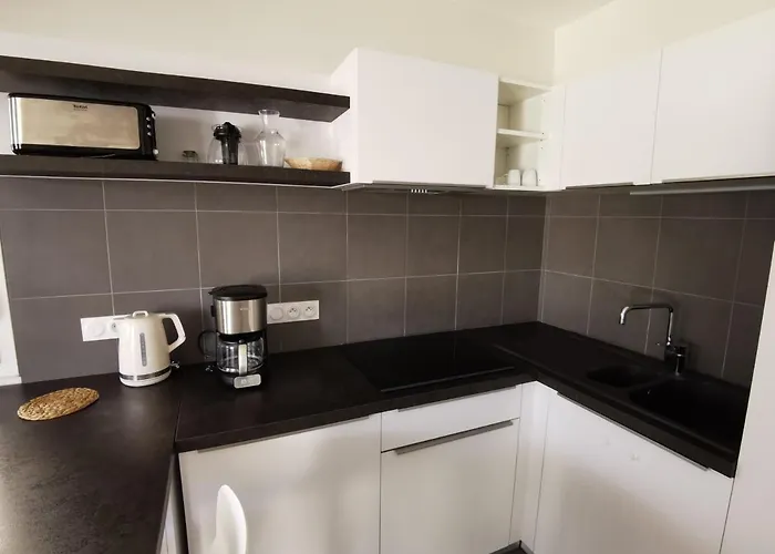 Cosy Cote Cour, Acces Plage, Piscine, Balcon, Parking, Animaux Admis, - Fr-1-194-228 *